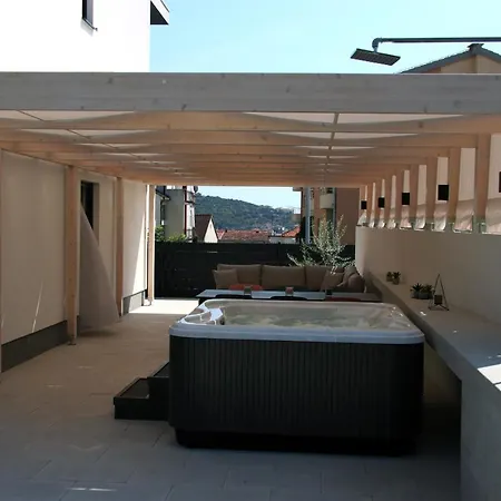 Kate Trogir